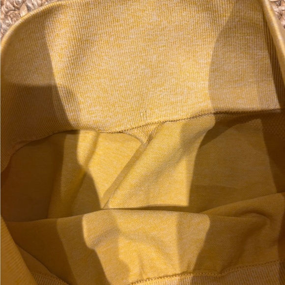 Brand new women’s Gymshark Yellow Leggings size 2 - Picture 2 of 3